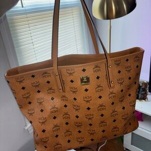 MCM LARGE ZIPPER TOTE